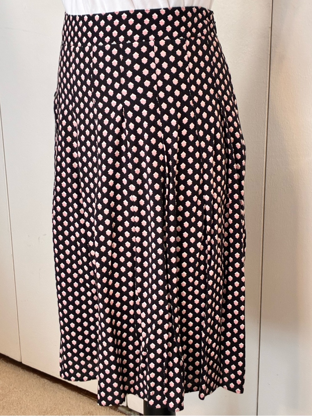 Talbots Navy Blue Pleated Midi Skirt with Pink Diamond Print
